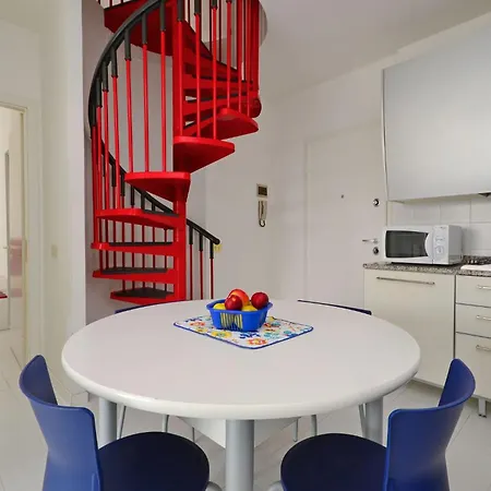 Two Level Flat With Balcony Апартаменты
